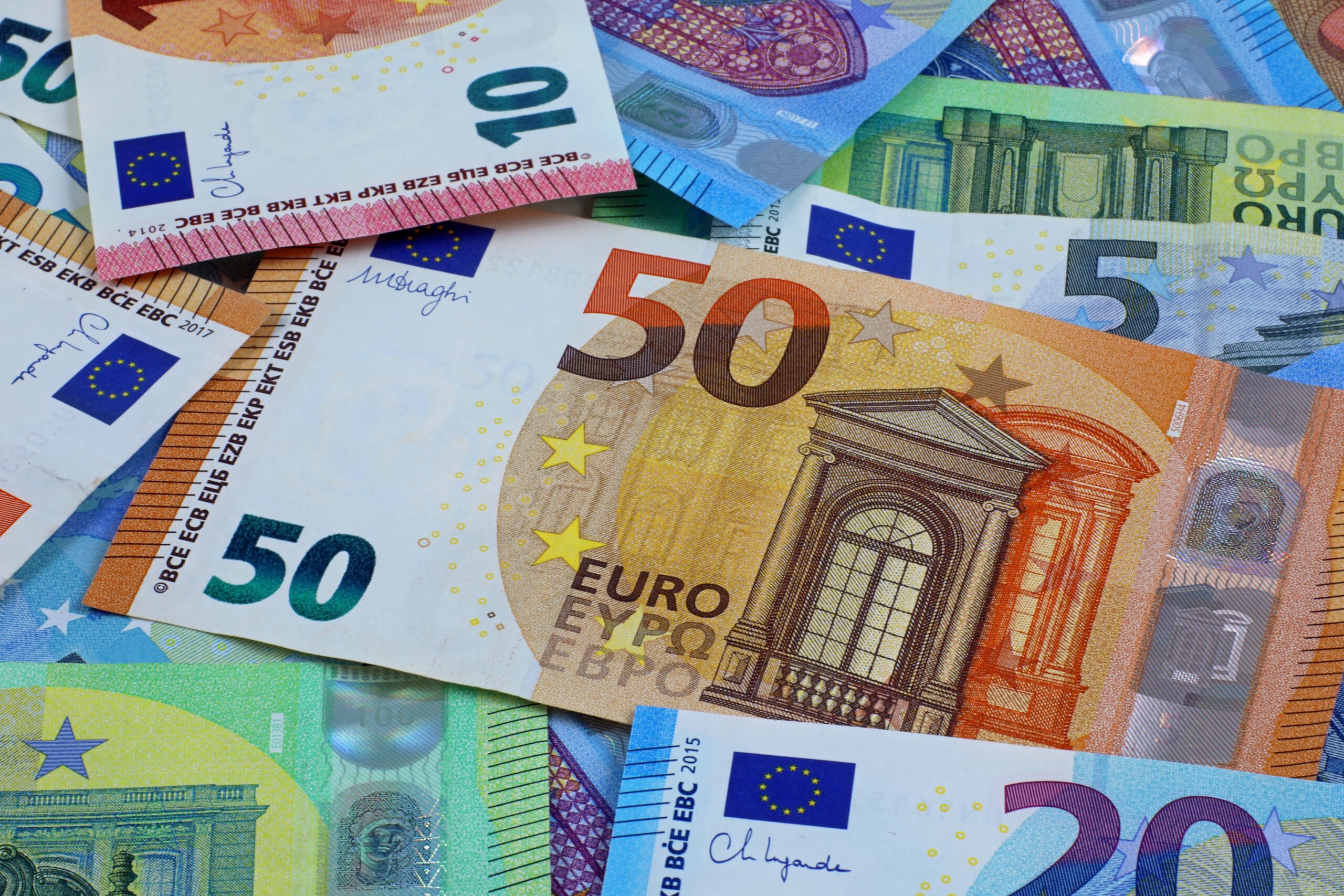 Συντάξεις: Έξτρα λεφτά έως και 6.627 ευρώ – Τι αλλάζει το 2026