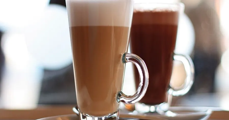 Μεγάλη ελληνική αλυσίδα κερνάει καφέδες και λιχουδιές για δύο ημέρες – Ποιοι παίρνουν και ρόφημα δώρο