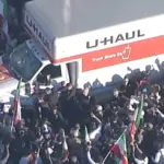 Τρομακτική επίθεση σε διαδήλωση υπέρ του Ιράν στο Λος Άντζελες – Φορτηγό έπεσε σε πλήθος διαδηλωτών