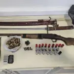 Σύλληψη δύο νεαρών για ναρκωτικά και όπλα