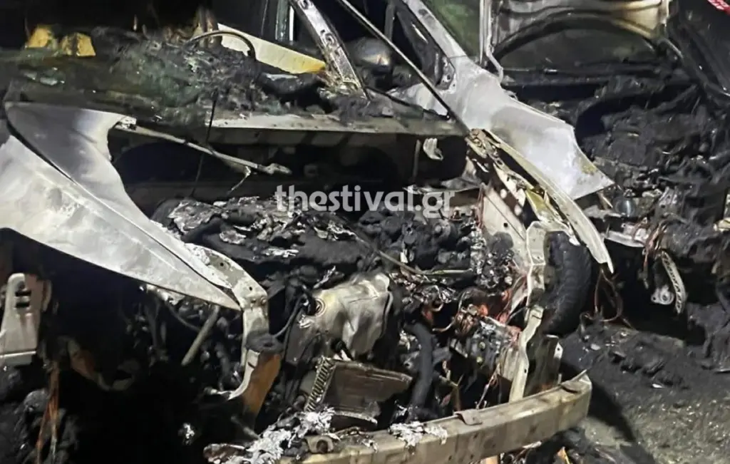 Φωτιά σε μάντρα οχημάτων στον Εύοσμο