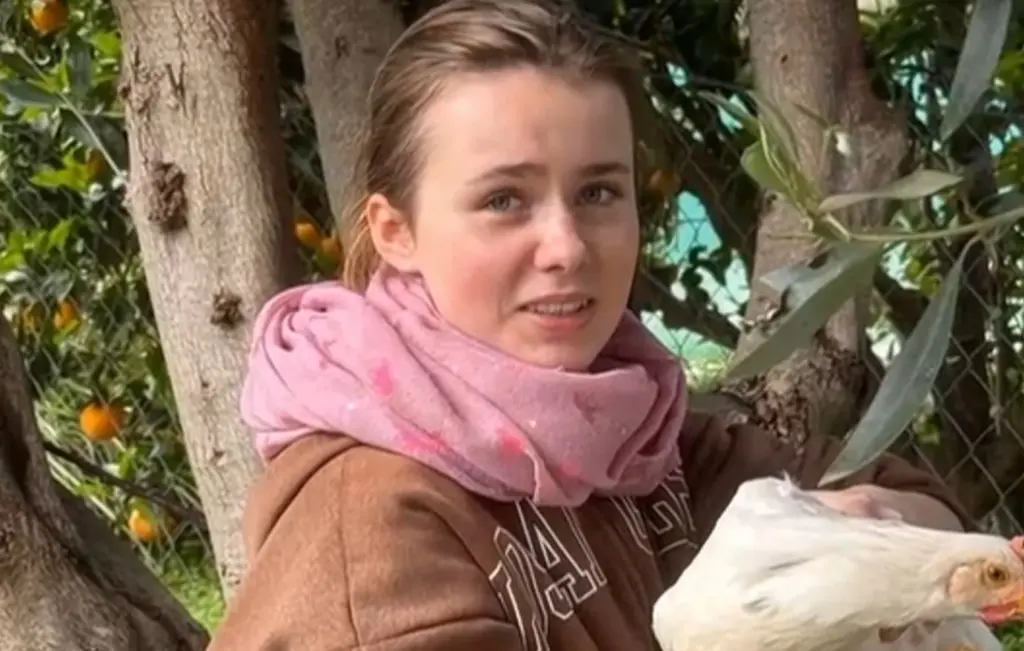 Στην Ασφάλεια Πατρών εμφανίστηκε ο άνδρας που συνομιλούσε με τη 16χρονη Λόρα