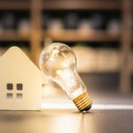 Νέα «πορτοκαλί» τιμολόγια ηλεκτρικού ρεύματος: Πώς αλλάζουν οι χρεώσεις ανά ώρα
