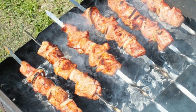 Τσικνοπέμπτη 2026: Πότε πέφτει φέτος, τι γιορτάζουμε