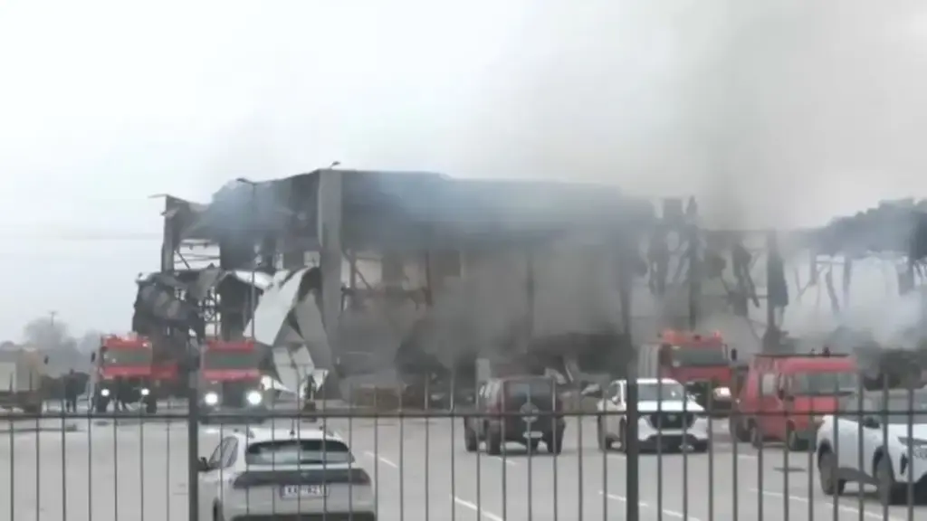 Τραγωδία στη Βιολάντα: 4 γυναίκες νεκρές και 1 αγνοούμενη μετά από έκρηξη και φωτιά στο εργοστάσιο