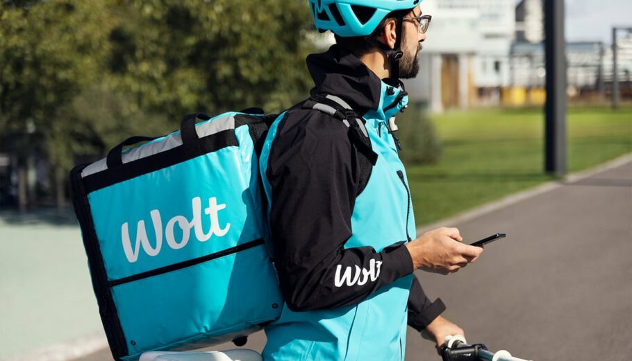 “Ντελιβεράς” της Wolt λήστεψε αντιπεριφερειάρχη – Δείτε το απίστευτο βίντεο