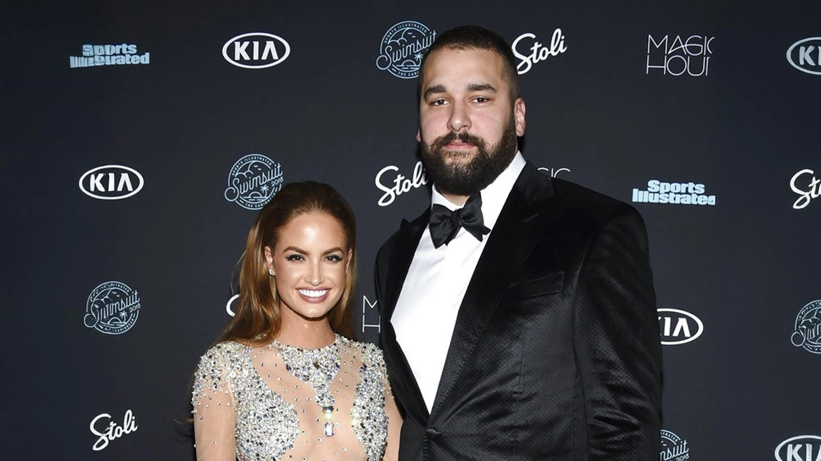 Η Χέιλι Μπέιλι δήλωσε ότι χώρισε λόγω του... μεγέθους του μορίου του - Της κάνει μήνυση