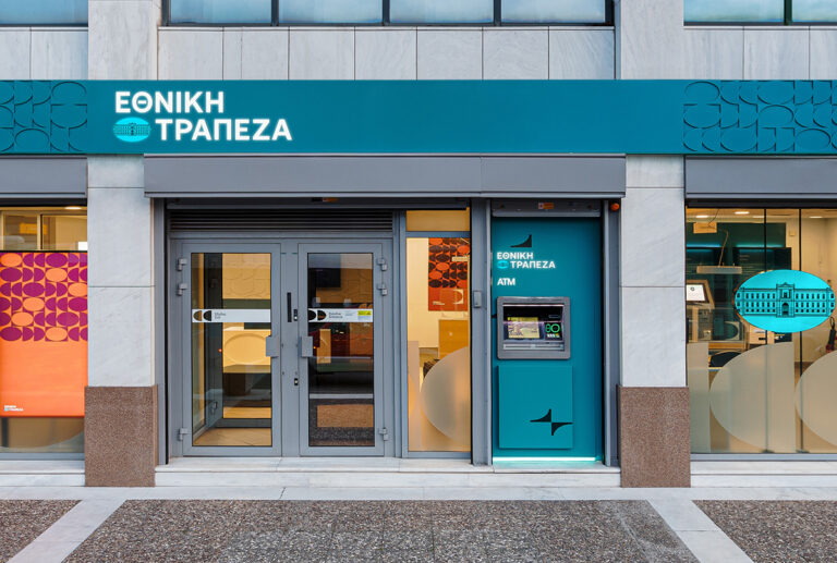 Αντιδράσεις για τη νέα κάρτα της Εθνικής και τις αυτόματες αλλαγές στους λογαριασμούς