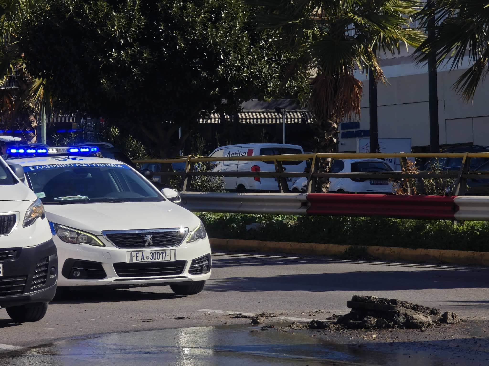 Αδιανόητα πράγματα στο κέντρο της Αθήνας - Άνοιξε τρύπα στη μέση της Συγγρού