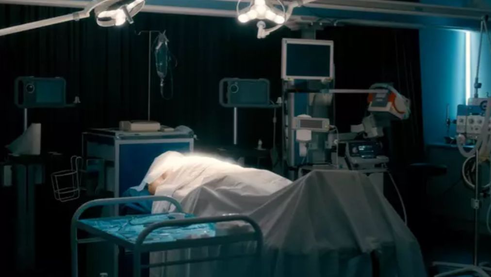 Γυναίκα «πέθανε για 32 δευτερόλεπτα και είδε το μέλλον» – Ανατριχιαστική πρόβλεψη