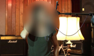 Αυτή είναι η τραγουδίστρια που συνελήφθη μεθυσμένη στο Κολωνάκι