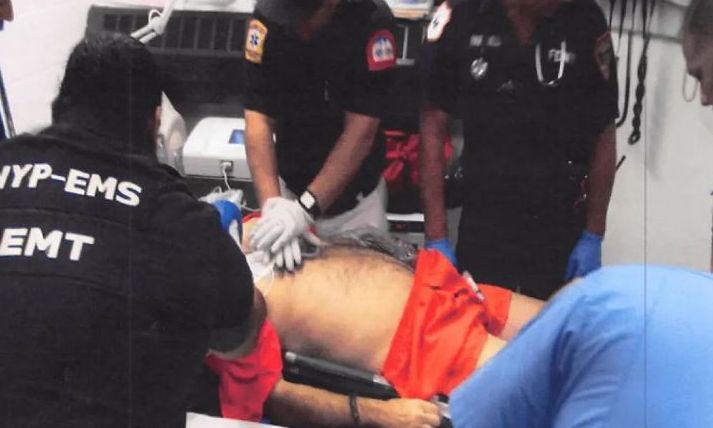 Προσοχή σκληρές εικόνες: Ο Επστάιν νεκρός λίγα λεπτά μετά την αυτοκτονία του