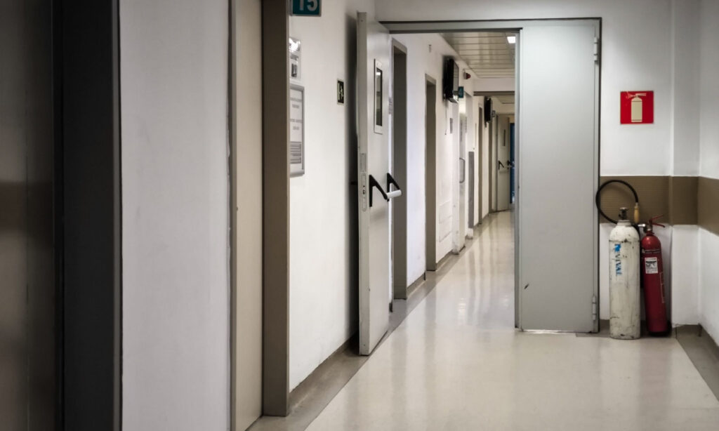 Σοκ: Νεκρός στο σπίτι του αστυνομικός, πατέρας δύο παιδιών