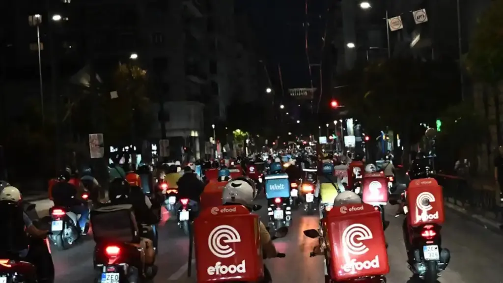Απεργία efood την Τσικνοπέμπτη: «Μπλοκάρουν» οι διανομές σε όλη τη χώρα – Τι ζητούν οι εργαζόμενοι
