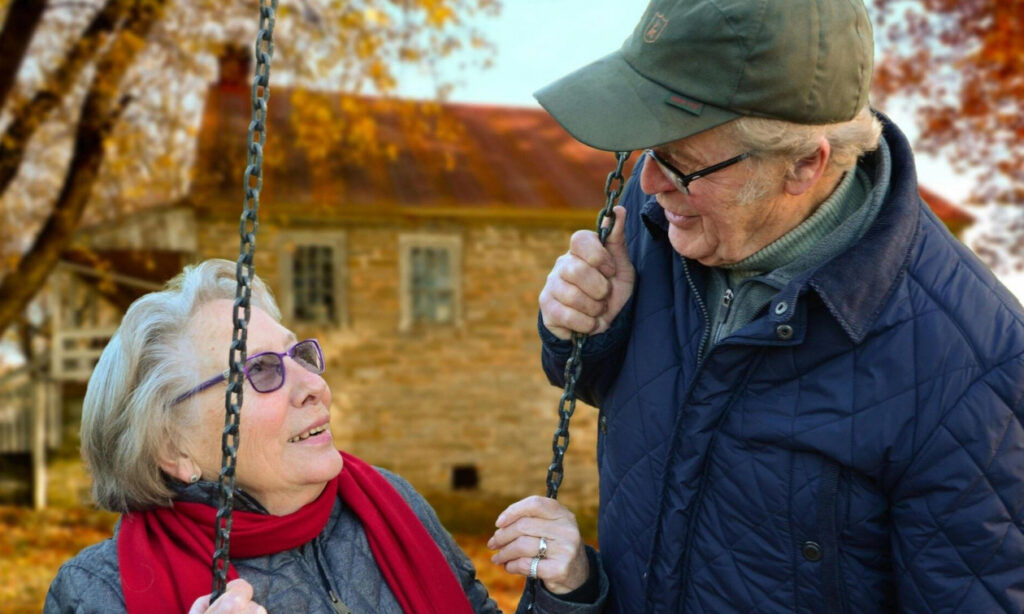 Έρευνα: Tα 25 σημάδια που αποκαλύπτουν ότι γεράσαμε – Το «τεστ» που φανερώνει την ηλικία μας