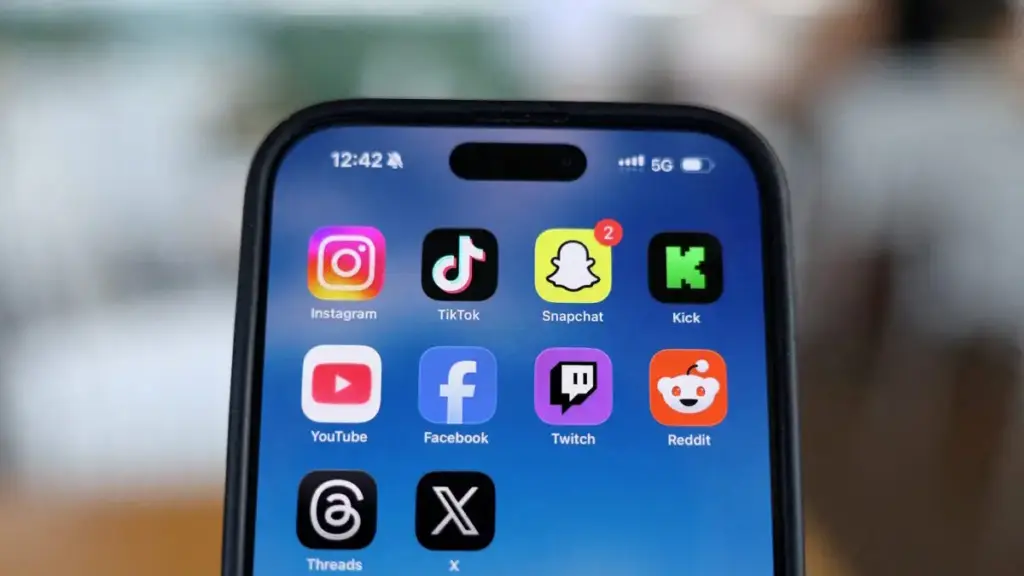 Αδιανόητη τραγωδία: Τρία αδέρφια έπεσαν από μπαλκόνι και σκοτώθηκαν επειδή οι γονείς τους πήραν τα κινητά