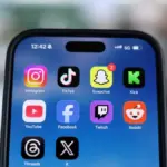 Αδιανόητη τραγωδία: Τρία αδέρφια έπεσαν από μπαλκόνι και σκοτώθηκαν επειδή οι γονείς τους πήραν τα κινητά