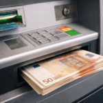 «Βροχή» χρημάτων σε συνταξιούχους: Τα σενάρια για 400άρια, 500άρια και αυξήσεις