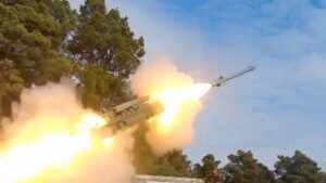 Μέση Ανατολή: Πύραυλοι που εκτοξεύτηκαν από το Ιράν κατευθύνονται στο Ισραήλ