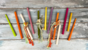 Λαμπάδα τέλος: Σε ποια ηλικία σταματούν οι υποχρεώσεις του νονού στο βαφτιστήρι του – Πότε παίρνει δώρα για τελευταία φορά;