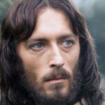 Σπάνια δημόσια εμφάνιση για τον «Ιησού από τη Ναζαρέτ» – Δείτε πώς είναι σήμερα ο Ρόμπερτ Πάουελ