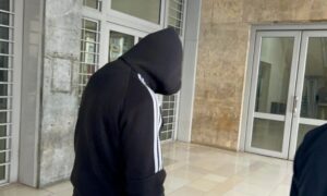 Θεσσαλονίκη: «Μαμά χτύπησα με το αμάξι δύο παιδιά, το ένα δεν κουνιέται»