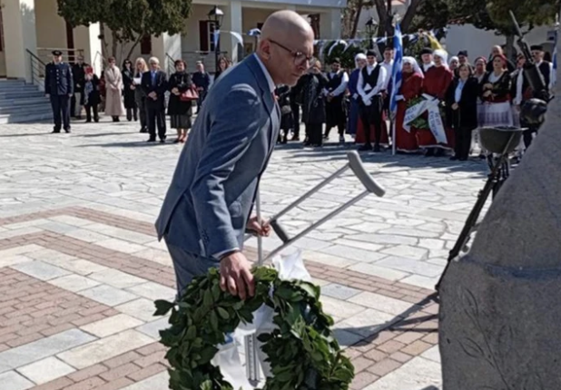 Συγκίνηση! Η πρώτη δημόσια εμφάνιση του Έλληνα δημάρχου μετά την επέμβαση αφαίρεσης όγκου