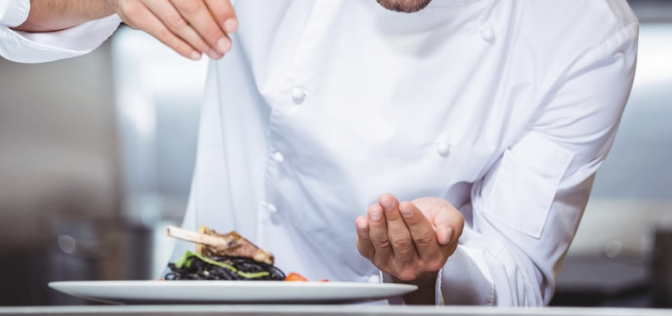 Σοκ! Παραιτήθηκε πασίγνωστος σεφ - Τι καταγγελίες έγιναν