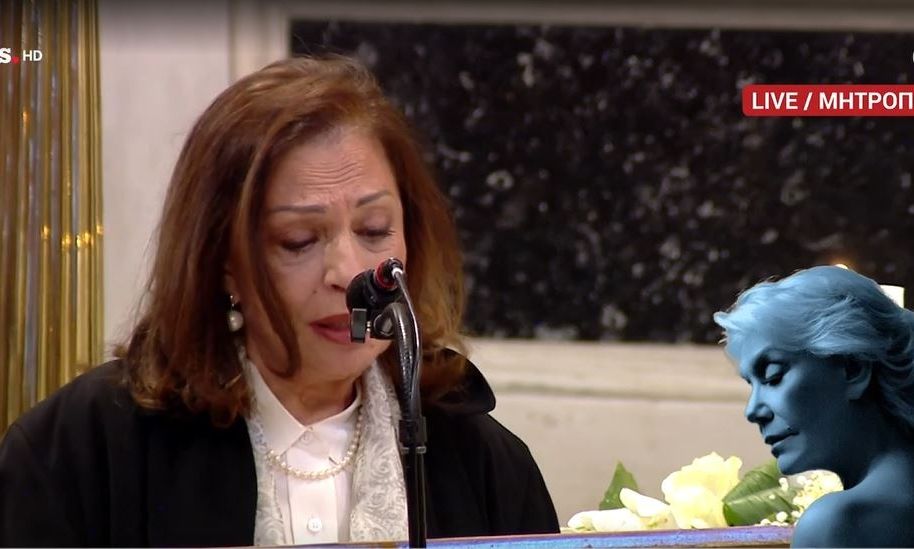 Σπαράζουν καρδιές στην Κηδεία της Μαρινέλλας - Με λυγμούς την αποχαιρέτησε Χαρούλα Αλεξίου