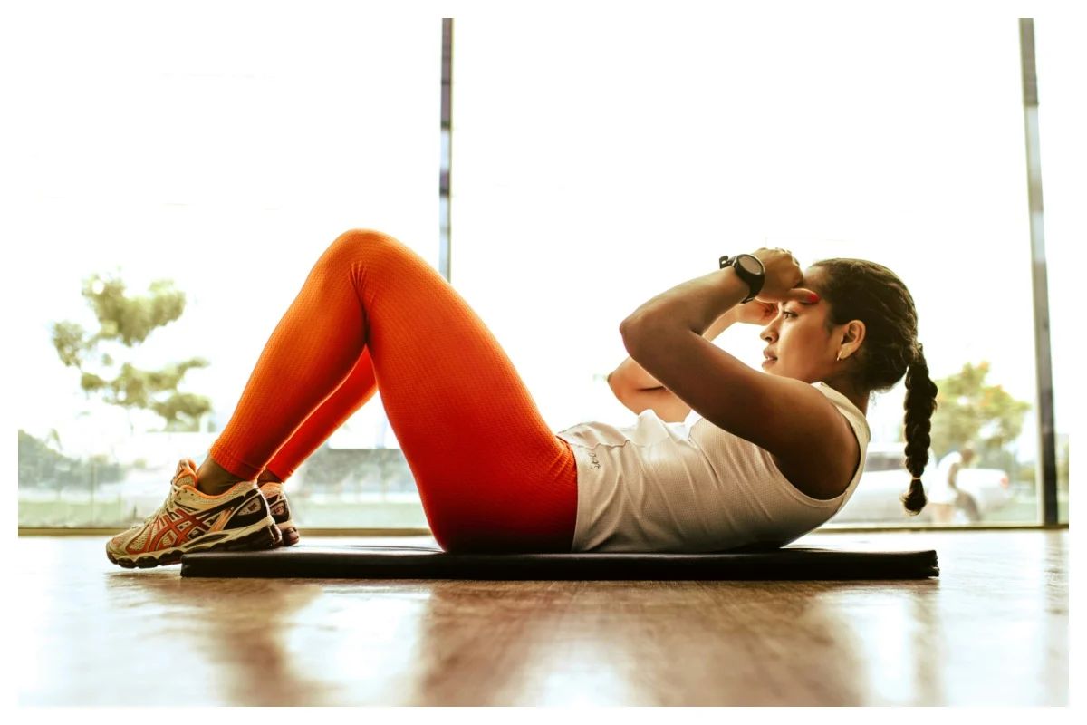 Αυτή είναι η Ιαπωνική άσκηση των 5′ λεπτών που καίει το λίπος