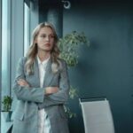 Η κοπέλα του κοιμήθηκε με το αφεντικό της για να πάρει προαγωγή