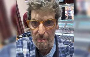 Ο γιος του Μίκη Θεοδωράκη έσβησε την ανάρτηση που έλεγε πως σκέφτεται να κάνει κακό στον εαυτό του – Η νέα του ανάρτηση