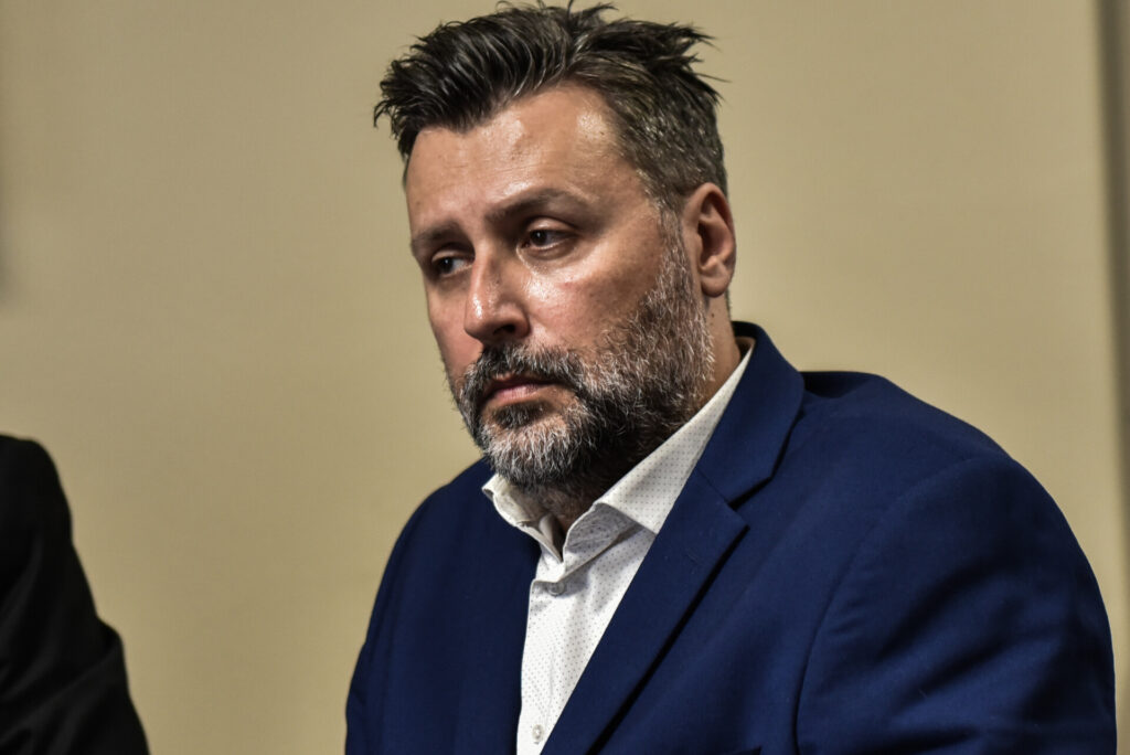 Δύσκολες ώρες για τον Γιάννη Καλλιάνο – Απέβαλε η σύζυγός του