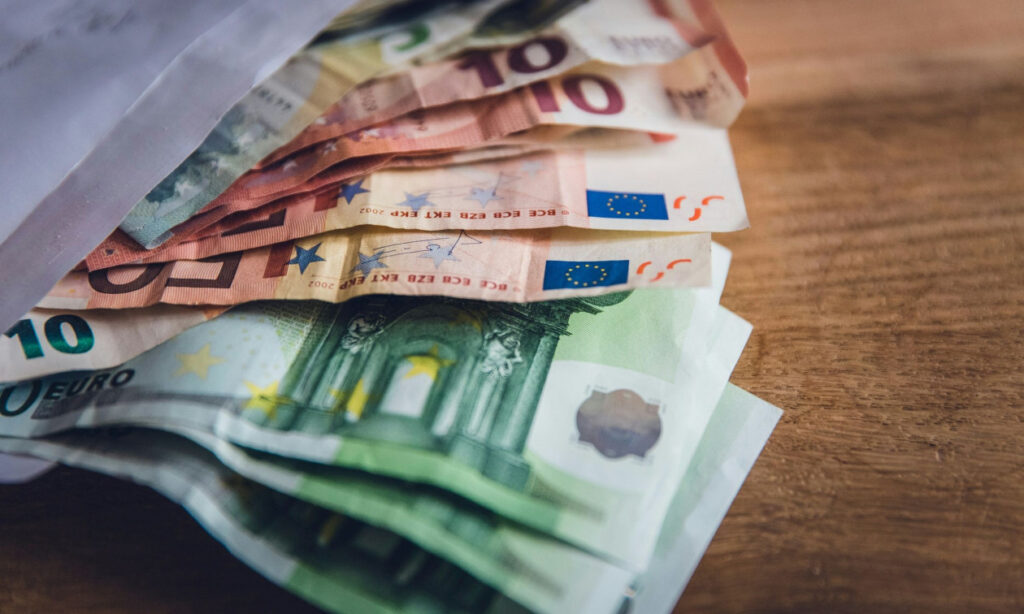 Ανατροπή με το Δώρο Πάσχα 2026 μετά την αύξηση στον κατώτατο μισθό