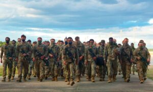 Χιλιάδες αλεξιπτωτιστές του Αμερικανικού Στρατού φτάνουν στη Μέση Ανατολή