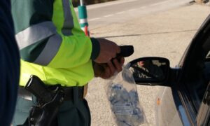 Αλκοτέστ σε αστυνομικό μπλόκο για πασίγνωστο δημοσιογράφο