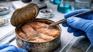 Άνοιξαν κονσέρβα 50 ετών και βρήκαν μέσα ένα τεράστιο «μυστικό»