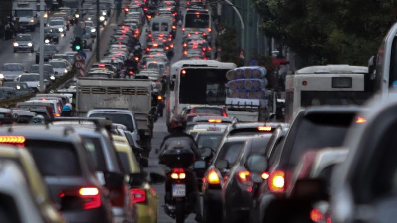 Σοκ για εκατομμύρια οδηγούς: Ποια αυτοκίνητα κινδυνεύουν να βγουν «εκτός» από 2026