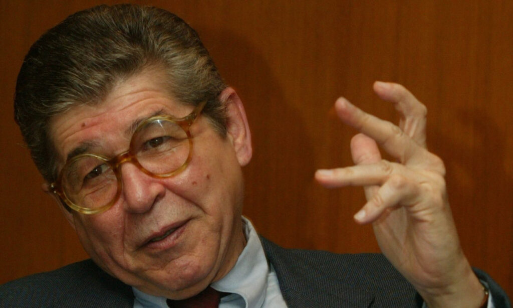 Πέθανε ο Ετσενίκε – Ποιος ήταν ο γνωστός συγγραφέας