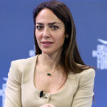 Δόμνα Μιχαηλίδου: 2.400 κατοικίες σε στρατόπεδα