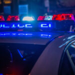 Σοκ στα Εξάρχεια: Αυτοκίνητο έπεσε σε καφετέρια – Τραυματίας διανομέας