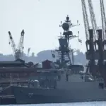 Φρεγάτα δέχθηκε επίθεση – Αγνοούνται τουλάχιστον 100 άτομα