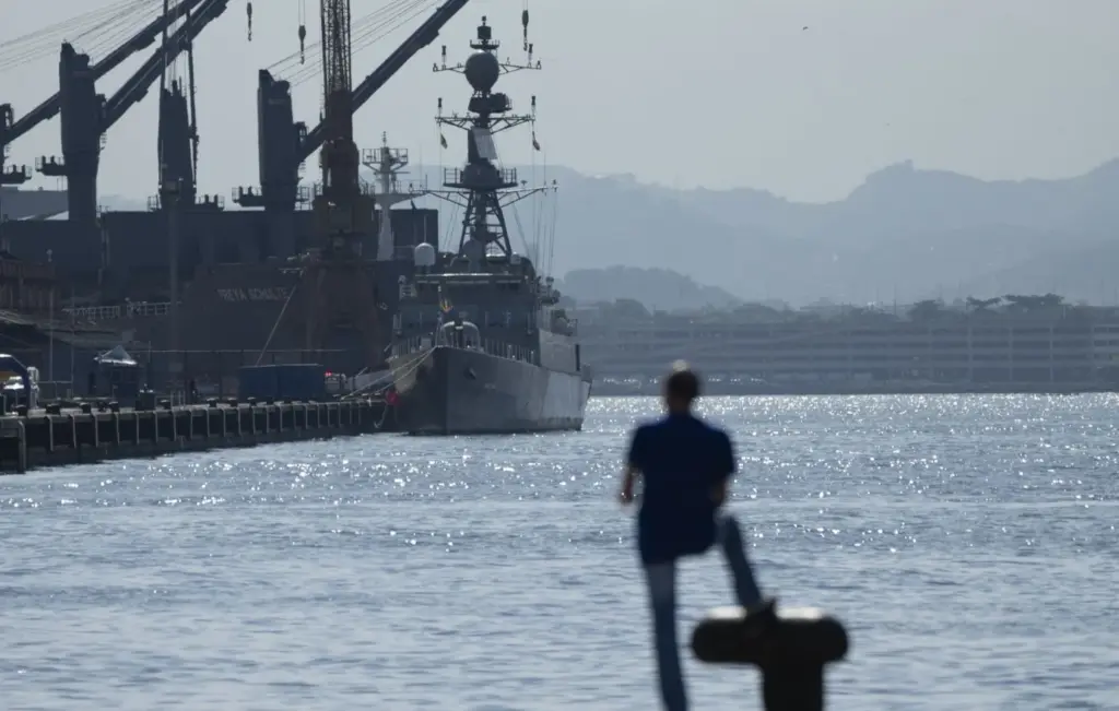 Μυστήριο με τη βύθιση της IRIS Dena – Πτώματα στη θάλασσα