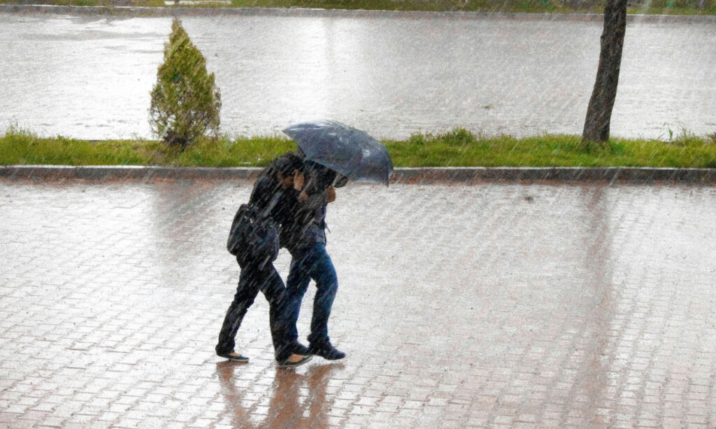 Νέα κακοκαιρία προ των πυλών: Πού θα χτυπήσουν βροχές και καταιγίδες τις επόμενες ώρες