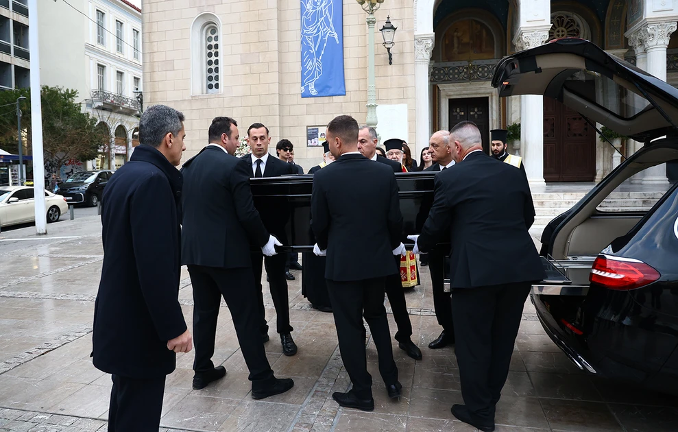 ΤΩΡΑ! ΡΑΓΙΖΟΥΝ ΚΑΡΔΙΕΣ ΣΤΗ ΜΗΤΡΟΠΟΛΗ - ΕΙΚΟΝΕΣ ΑΠΟ ΤΟ ΤΕΛΕΥΤΑΙΟ ΑΝΤΙΟ ΣΤΗ ΜΑΡΙΝΕΛΛΑ