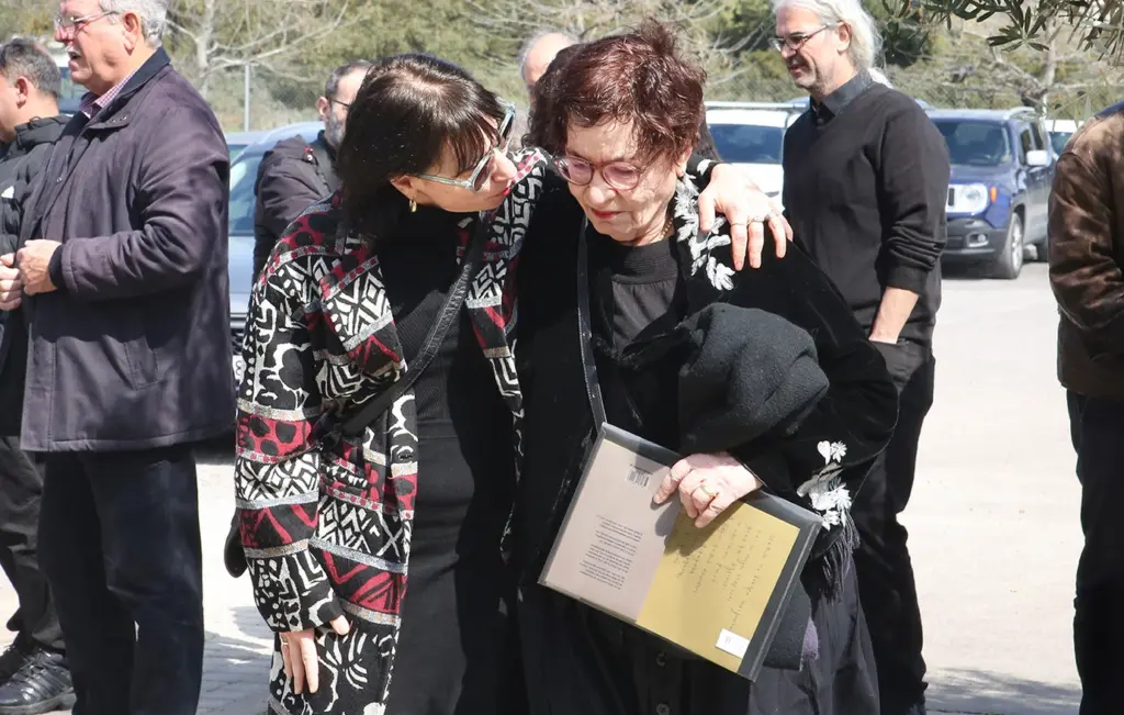 Χρήστος Βαλαβανίδης: Θρήνος στο τελευταίο αντίο – Συντετριμμένη η σύζυγός του