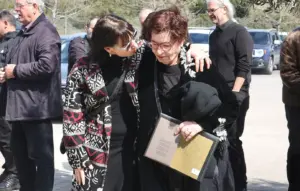 Χρήστος Βαλαβανίδης: Θρήνος στο τελευταίο αντίο – Συντετριμμένη η σύζυγός του