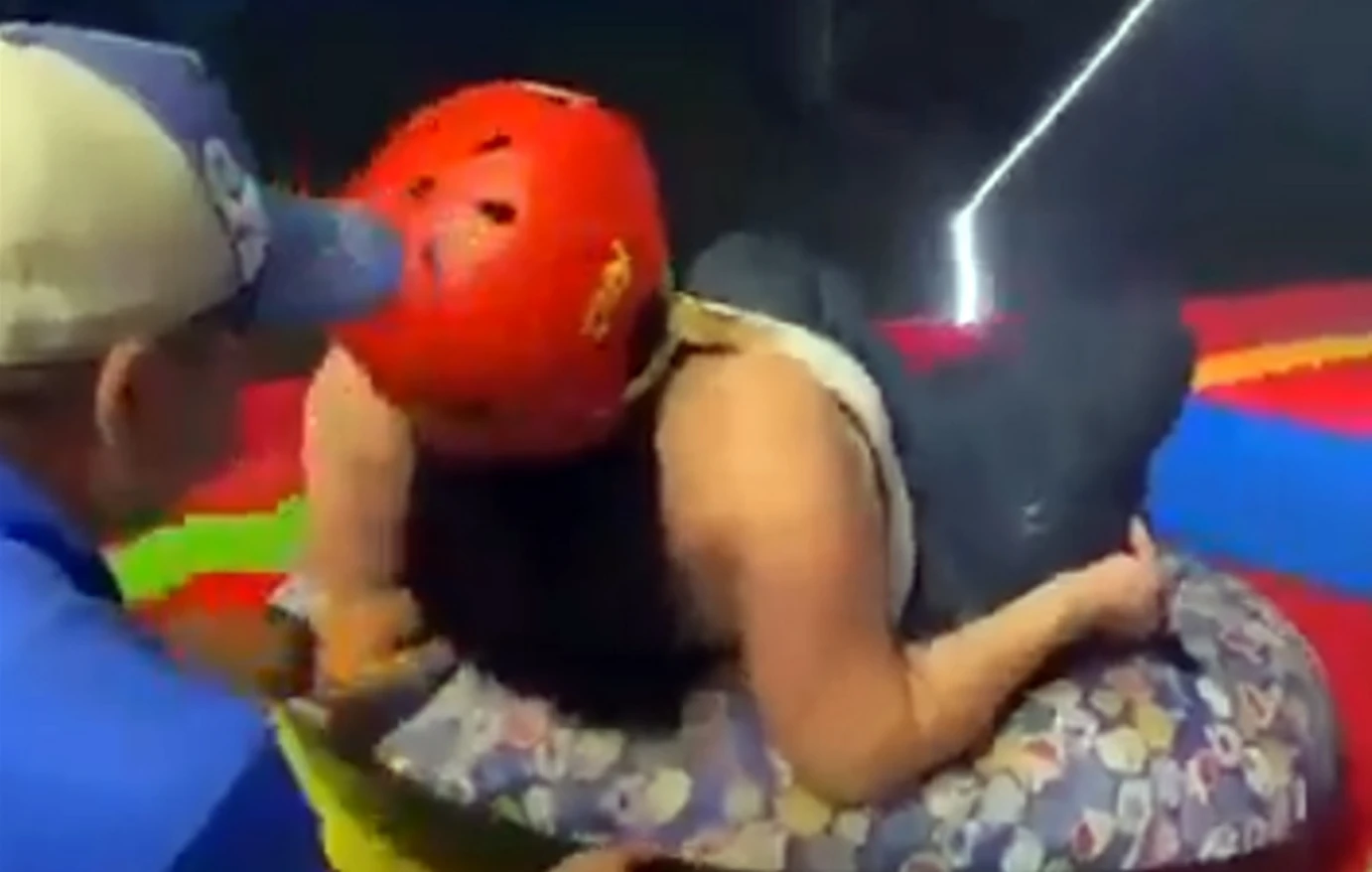 Τραγικό τέλος για 28χρονη: Έπεσε στο κενό από τσουλήθρα - Σοκαριστικό βίντεο