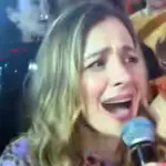 Το βίντεο που κάνει χαμό – Η Μποφίλιου τραγουδά το «Φωτιά με φωτιά» του Πάνου Κιάμου