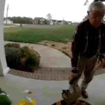 Η ιστορία του ηλικιωμένου ντελιβερά που μετά βίας τα έβγαζε πέρα: Πλέον είναι εκατομμυριούχος